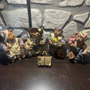 Boyd’s Bear Charming Bear Figurine Set with Floral Accents